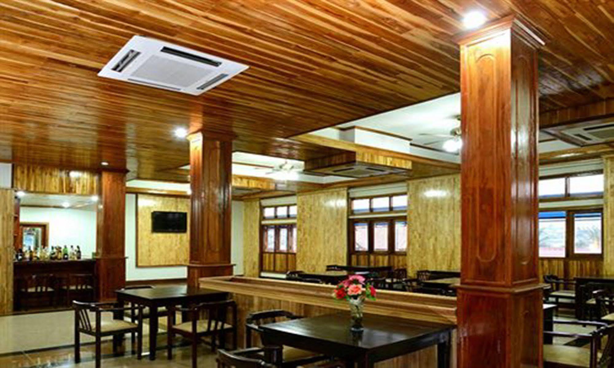 Vansana Luang Prabang Hotel Екстериор снимка